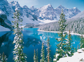 Morénové jezero — národní park Banff — Kanada