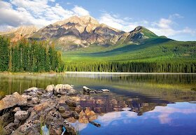 Pyramid Lake, národní park Jasper, Kanada