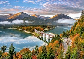 Východ slunce nad přehradou Sylvenstein, Německo