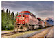 Vlak Canadian Pacific přijíždějící do města Banff