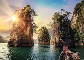 Tři skaliska v jezeře Číjav Lán, Thajsko