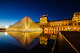 Louvre v noci