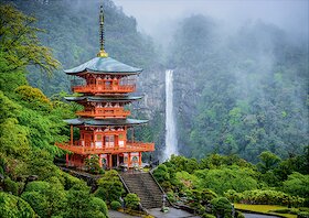 Chrám Seigantodži a vodopád Nači