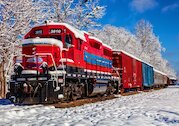 Červený vlak ve sněhu