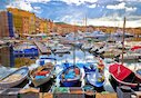 Pestrobarevný přístav v Saint-Tropez