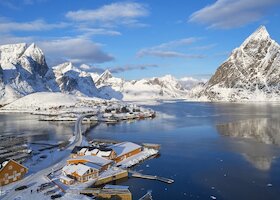 Fjord v souostroví Lofoty