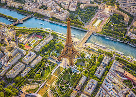 Eiffelova věž z ptačího pohledu