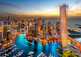Dubajský přístav v noci
